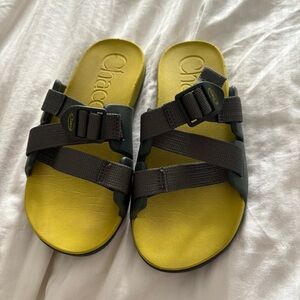 Chaco Chillos Slide sandal green Yellow Footbed size 3
